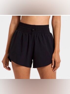 **NWT Active Light Woven High-Rise Shorts 3"